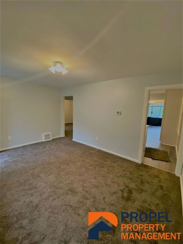 Foto del edificio - 3345 Edgewood Dr