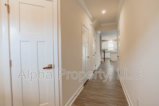 Foto del edificio - 215 Clearwood Dr