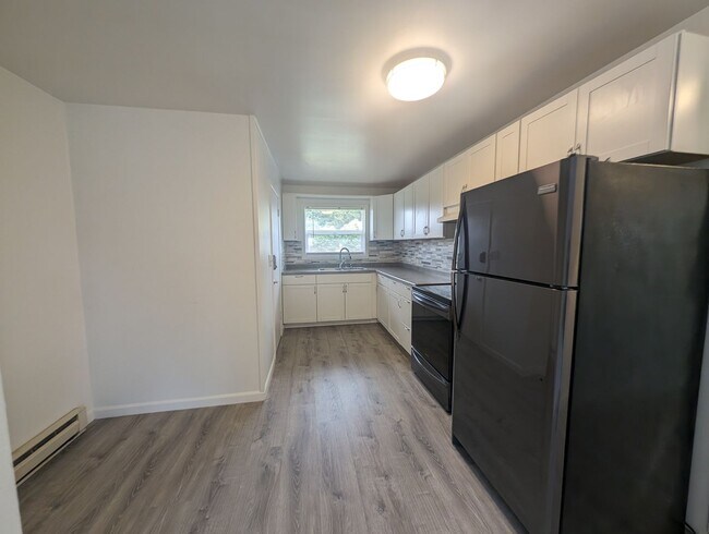 Foto del edificio - Cute and Cozy, Centrally Located Triplex with Yard