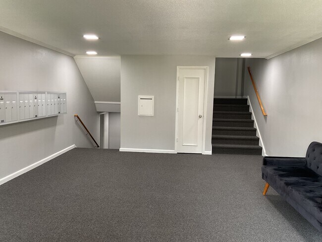 Building Photo - 210 19th St NE