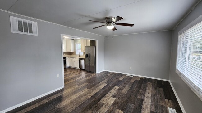 Foto del edificio - 395 Mineral Rd