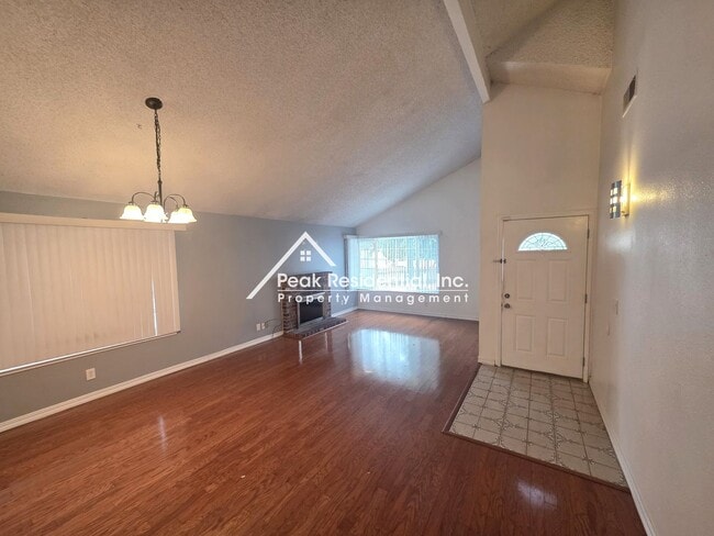 Foto del edificio - Spacious 4bd/2ba Sacramento Home with 2 Ca...
