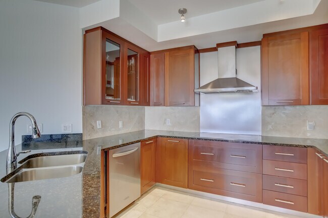 Foto del edificio - 2409 N Ocean Blvd