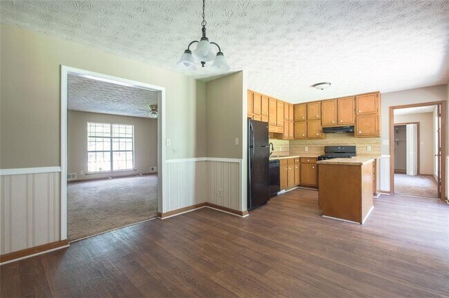 Foto del edificio - 310 Summerwood Ln