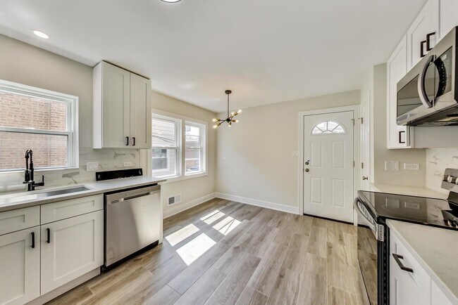 Foto del edificio - 4821 Crain St