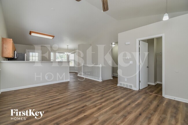 Foto del edificio - 6216 Gossamer St