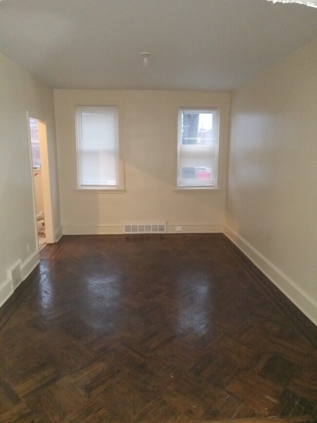 Foto del edificio - 5537 Woodland Ave