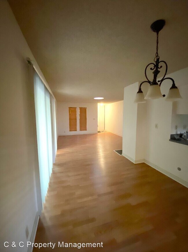 Foto del edificio - 215 Red Oak Dr W