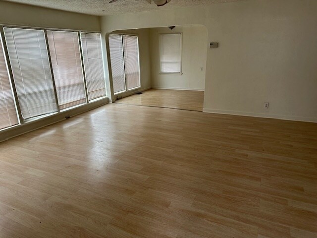 Foto del edificio - 881 S Summit Ave
