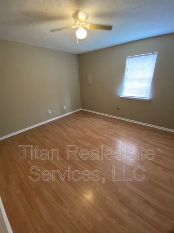Building Photo - 108 Hummingbird Ln