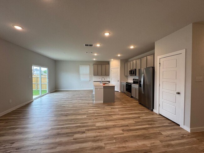 Building Photo - 5935 W Hausman Rd