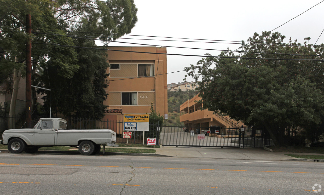 Foto del edificio - Monterey Apartments