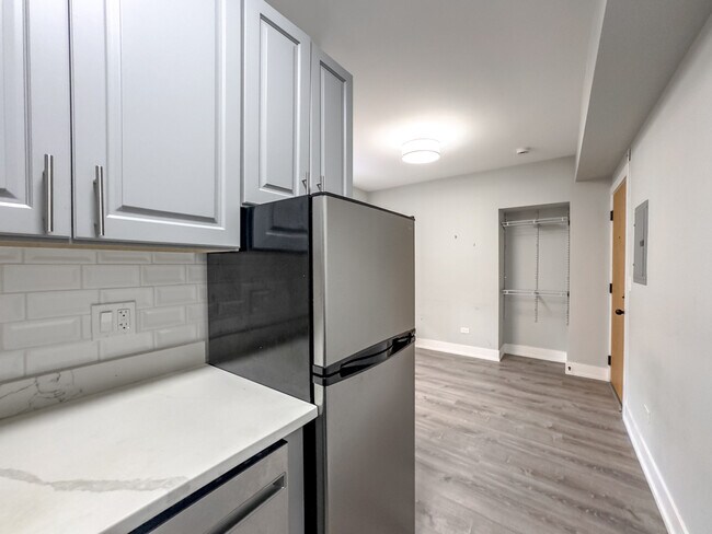 Foto del edificio - 501 W Belmont Ave
