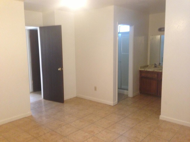 Building Photo - 3209 Moonview Dr