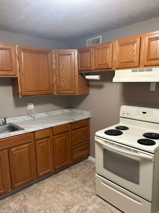 210 Towne House Rd Unit 210, Hamden, CT 06514 Condo for Rent in