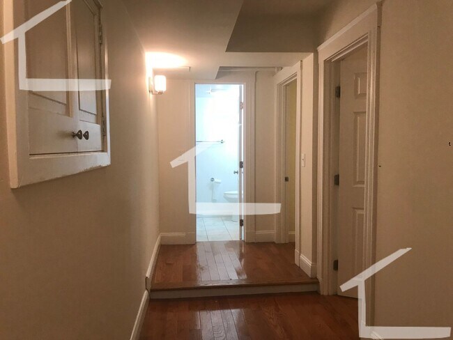 Foto del edificio - Heat, Hot Water Included, Garden Level, La...