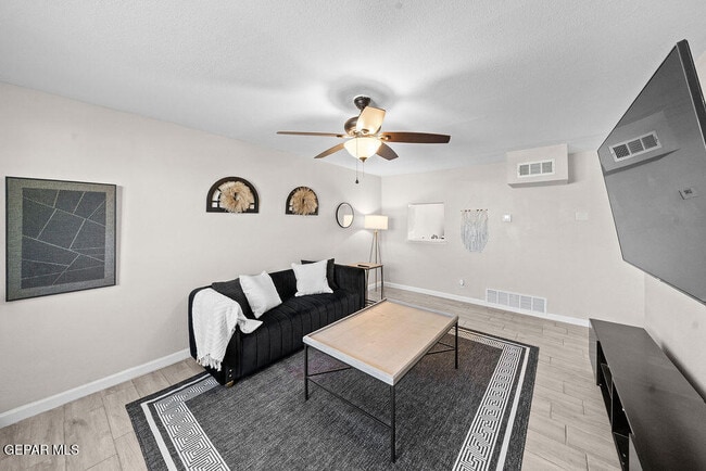 Building Photo - 7441 Alameda Ave