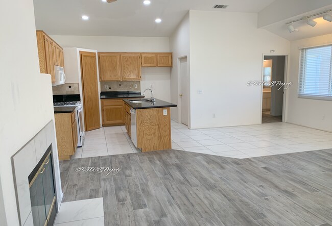 Foto del edificio - 12399 Rimrock Ln