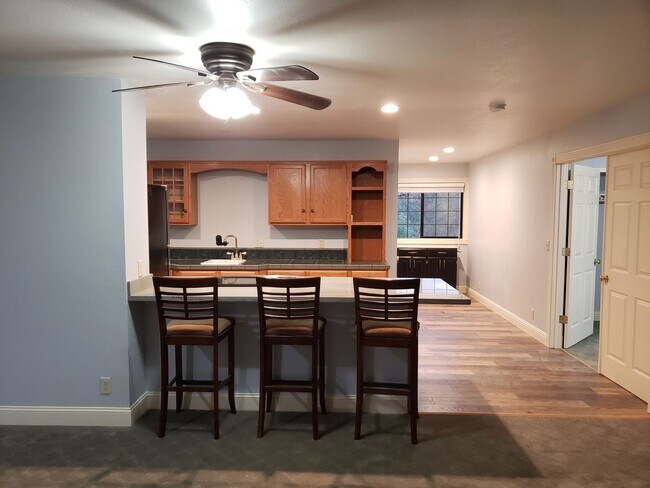 Foto del edificio - West Redding Guest House on 12 acres - UTI...