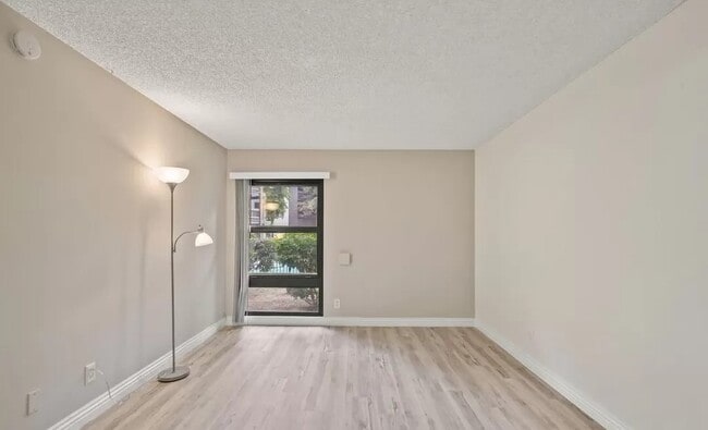 Foto del edificio - 7740 Redlands St