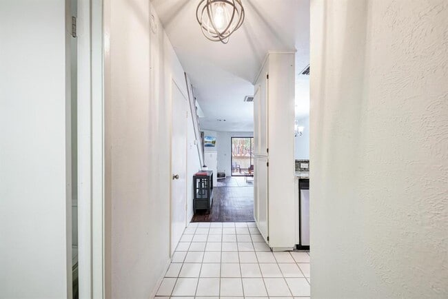 Foto del edificio - 1938 Holly Hill Dr