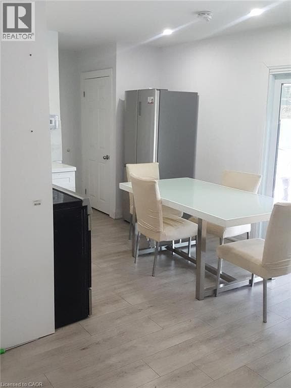 Building Photo - 850 Garth St