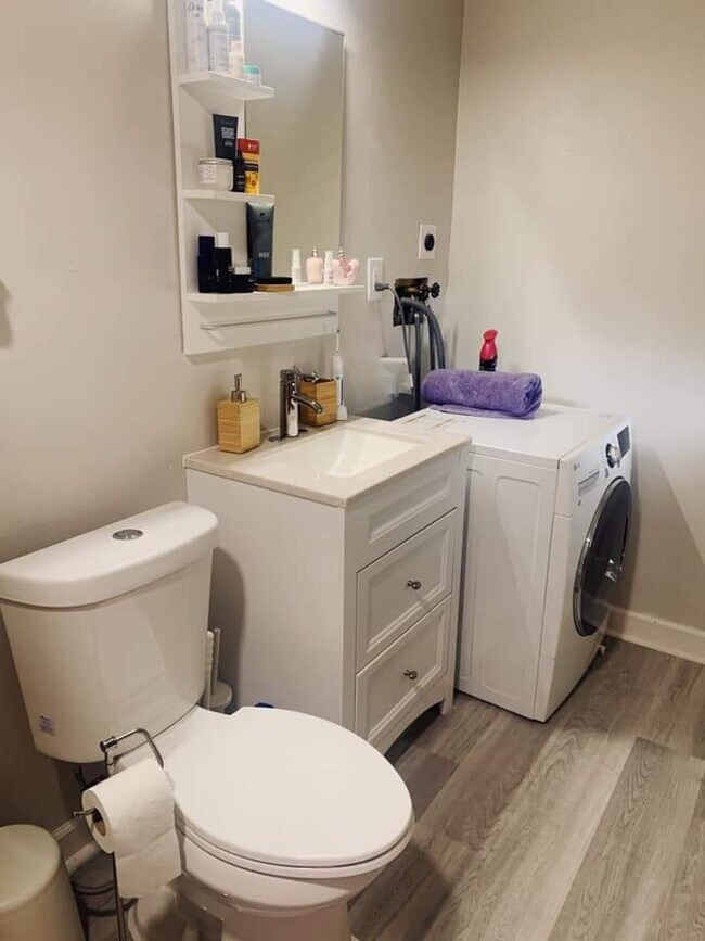 Cuarto de baño/lavandería - 1710 Missouri Ave