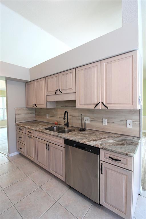 Foto del edificio - 9421 Fruitland Ave