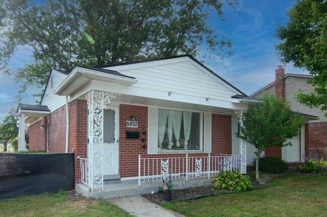 Foto del edificio - 8807 Tavistock Dr