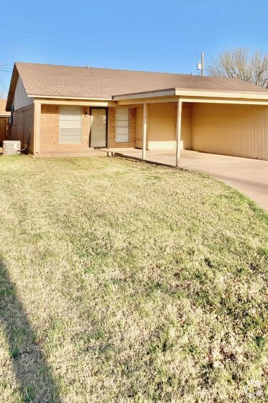 Building Photo - 725 Chaparral Cir