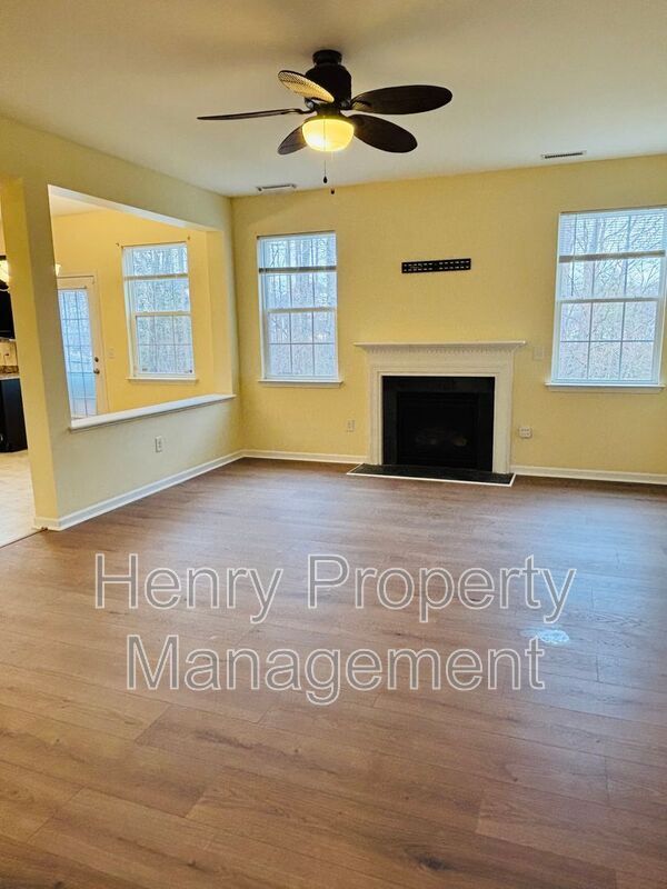 Foto del edificio - 3705 Morman Springs Ln