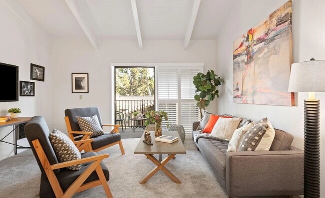 Building Photo - This sweet 1-BD, 1-BA condo is in the Sant...
