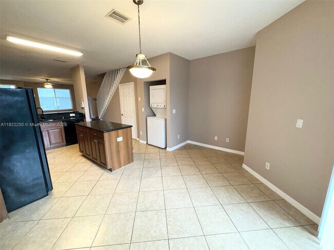 Building Photo - 3622 Oleander Terrace