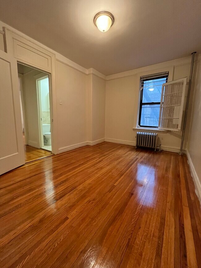 Building Photo - 555 Fort Washington Ave