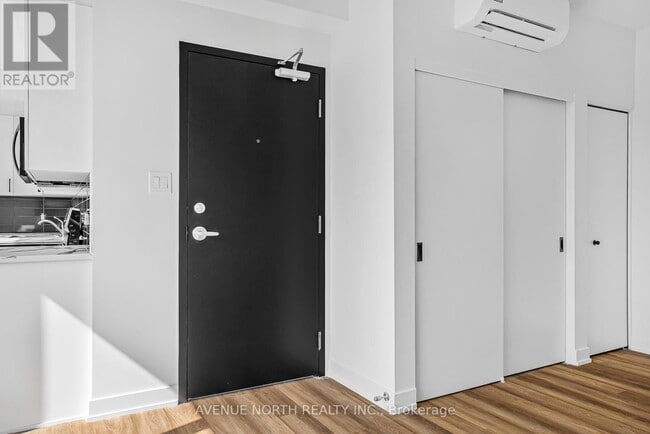 Building Photo - 391-391 Dieppe St