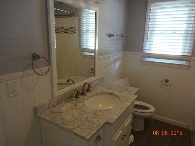 Building Photo - 4 Bedroom 3 Bath House