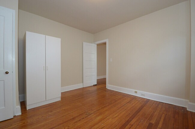 Building Photo - 236 Delmont Ave