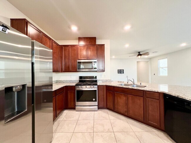 Foto del edificio - Gorgeous 4BD/3BA home w/ loft in Tule Spri...
