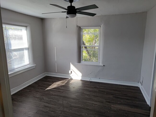 Building Photo - 2526 Bellevue Ave