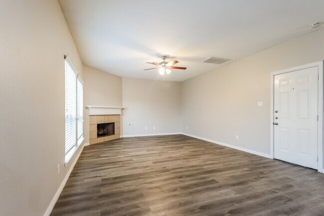 Foto del edificio - 8103 Rudy Brook Way