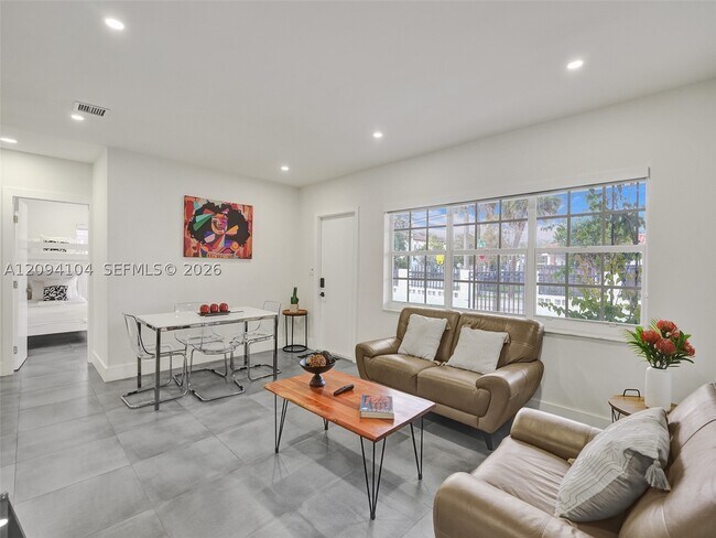 Foto del edificio - 500 NE 66th St