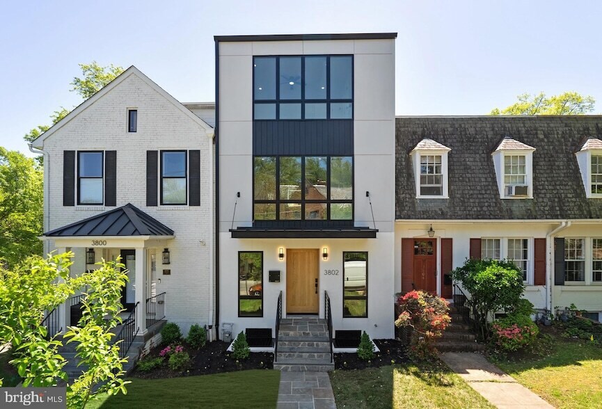 Foto principal - 3802 T St NW