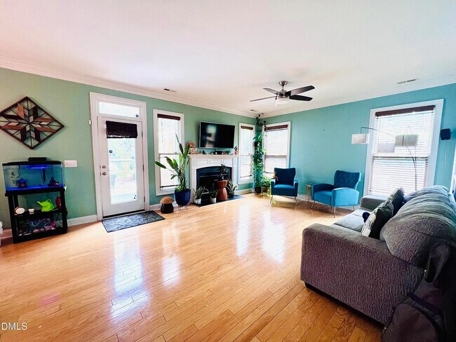 Foto del edificio - Room in House on Gold Rock Ln