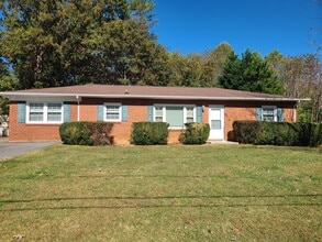 Building Photo - 1439 Bushville Dr