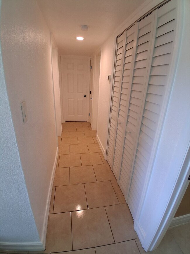 Foto del edificio - 21995 Catherine Ave