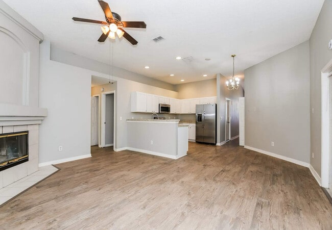 Foto del edificio - 4592 Misty Dawn Ct N