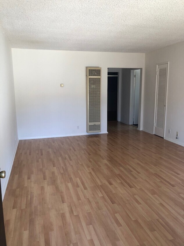 Foto principal - 8601 Saran Dr