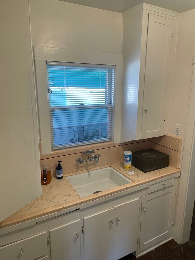 Foto del edificio - DUPLEX UNIT 1 Bedroom 1 Bathroom in East S...