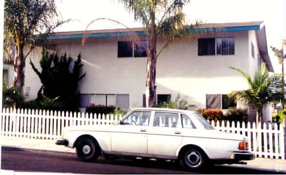 Building Photo - 1140-1146 E Santa Clara St
