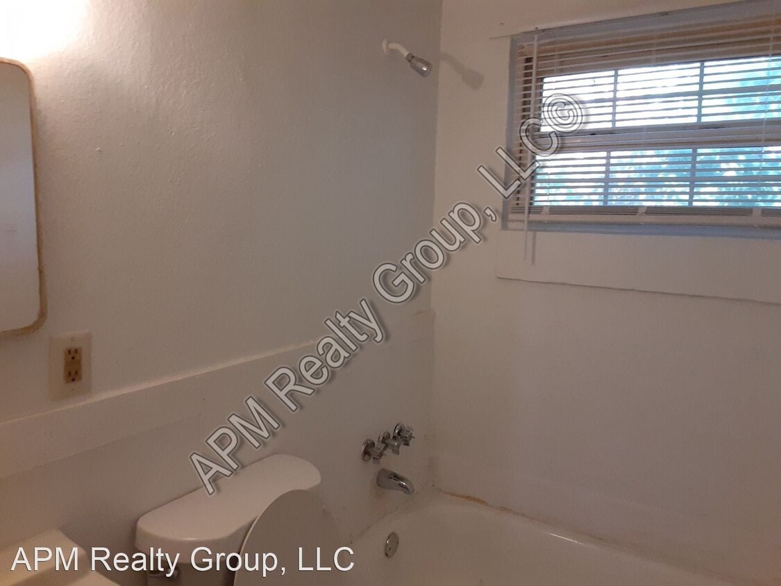 Primary Photo - 2 br, 1 bath House - 2120 Senate St. Apt. E